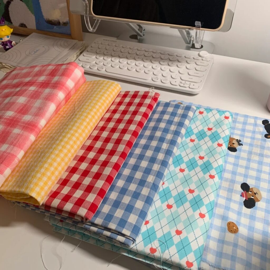 Comparison of different materials (fleece, cotton, waterproof fabric)